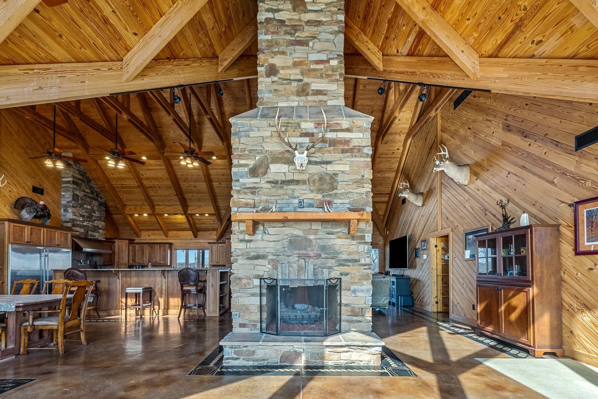 Grayson, Kentucky, 41143, United States, 5 Bedrooms Bedrooms, ,4 BathroomsBathrooms,Residential,Active,1770001