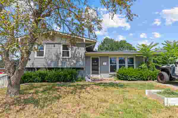 2325 SMITH ST, ASHLAND, KY 41101, photo 1 of 46