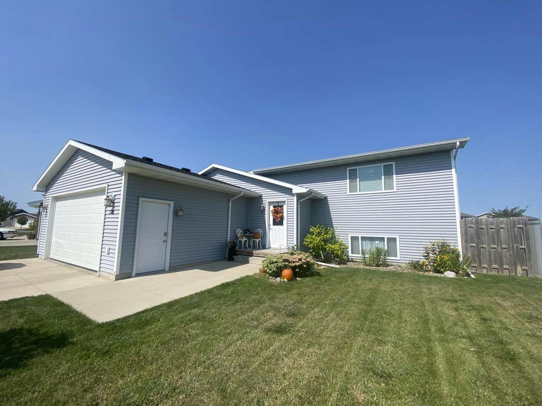 1711 CENTRAL LOOP, ABERDEEN, SD 57401, photo 1 of 39