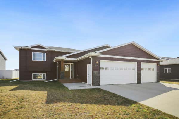 1732 CENTRAL LOOP, ABERDEEN, SD 57401 - Image 1