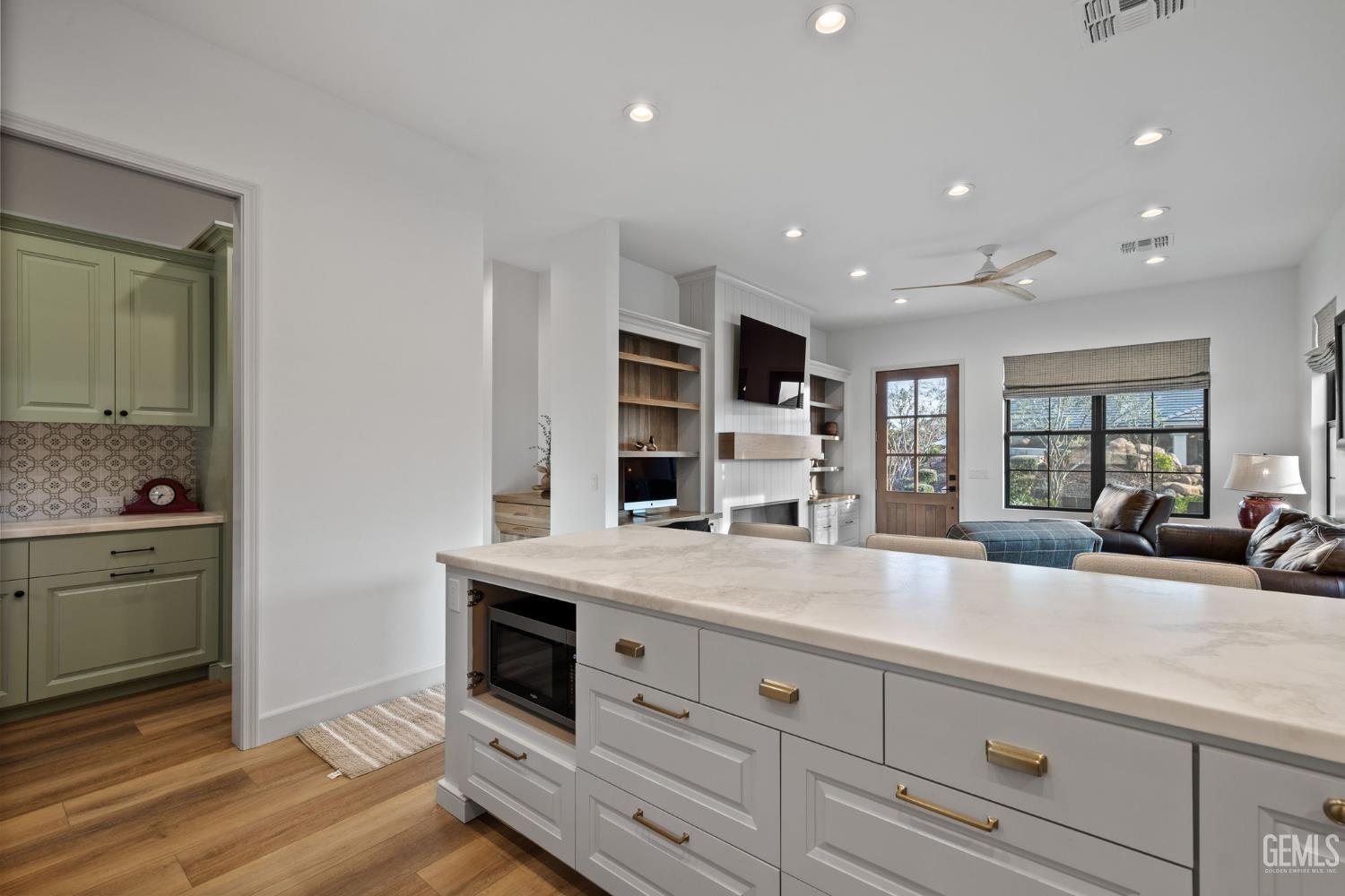 Bakersfield, California, 93314, United States, 5 Bedrooms Bedrooms, ,3 BathroomsBathrooms,Residential,Active,2019126