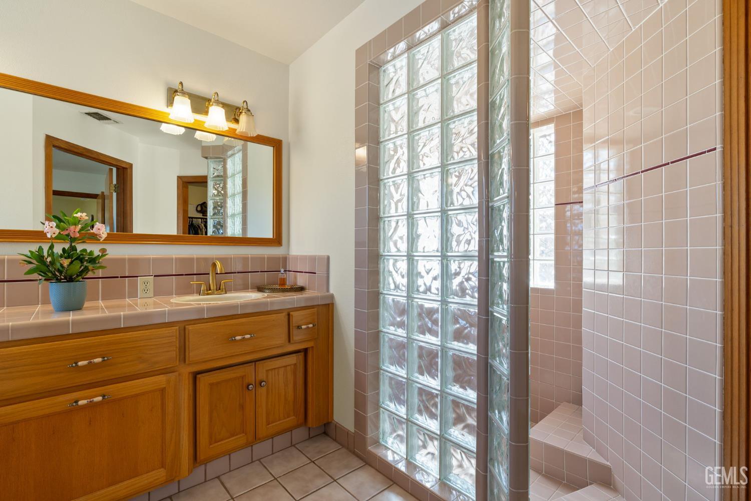 Bakersfield, California, 93308, United States, ,2 BathroomsBathrooms,Residential,Active,1839407