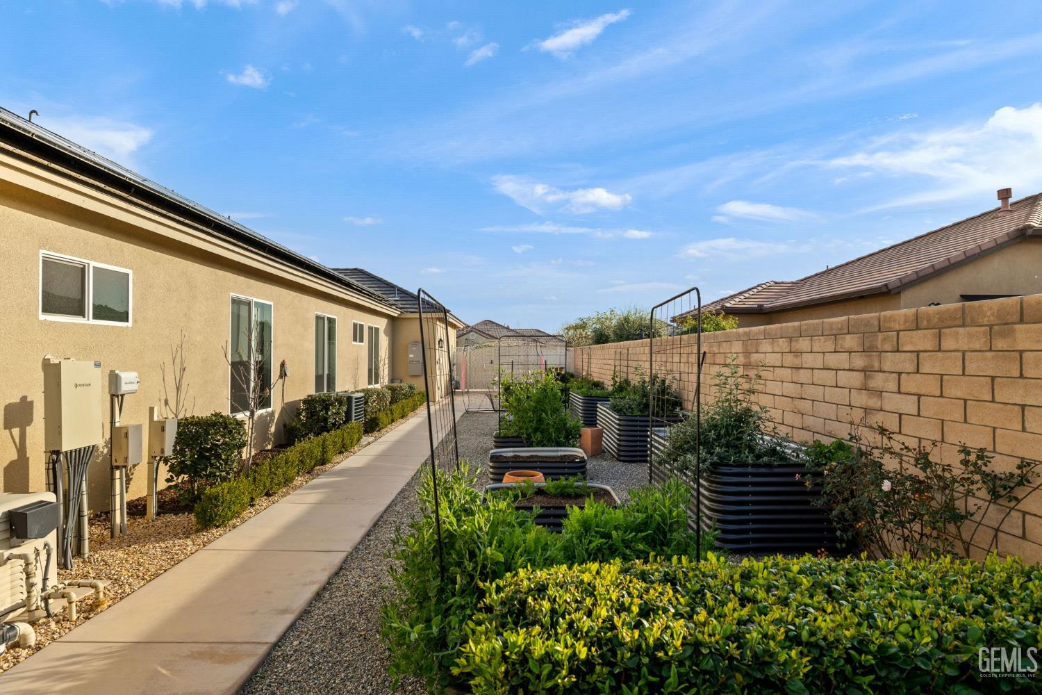 Bakersfield, California, 93314, United States, 5 Bedrooms Bedrooms, ,3 BathroomsBathrooms,Residential,Active,2019126