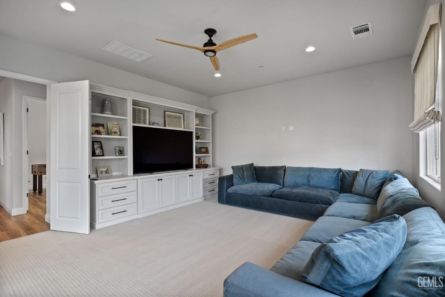 Bakersfield, California, 93314, United States, 5 Bedrooms Bedrooms, ,3 BathroomsBathrooms,Residential,Active,2019126