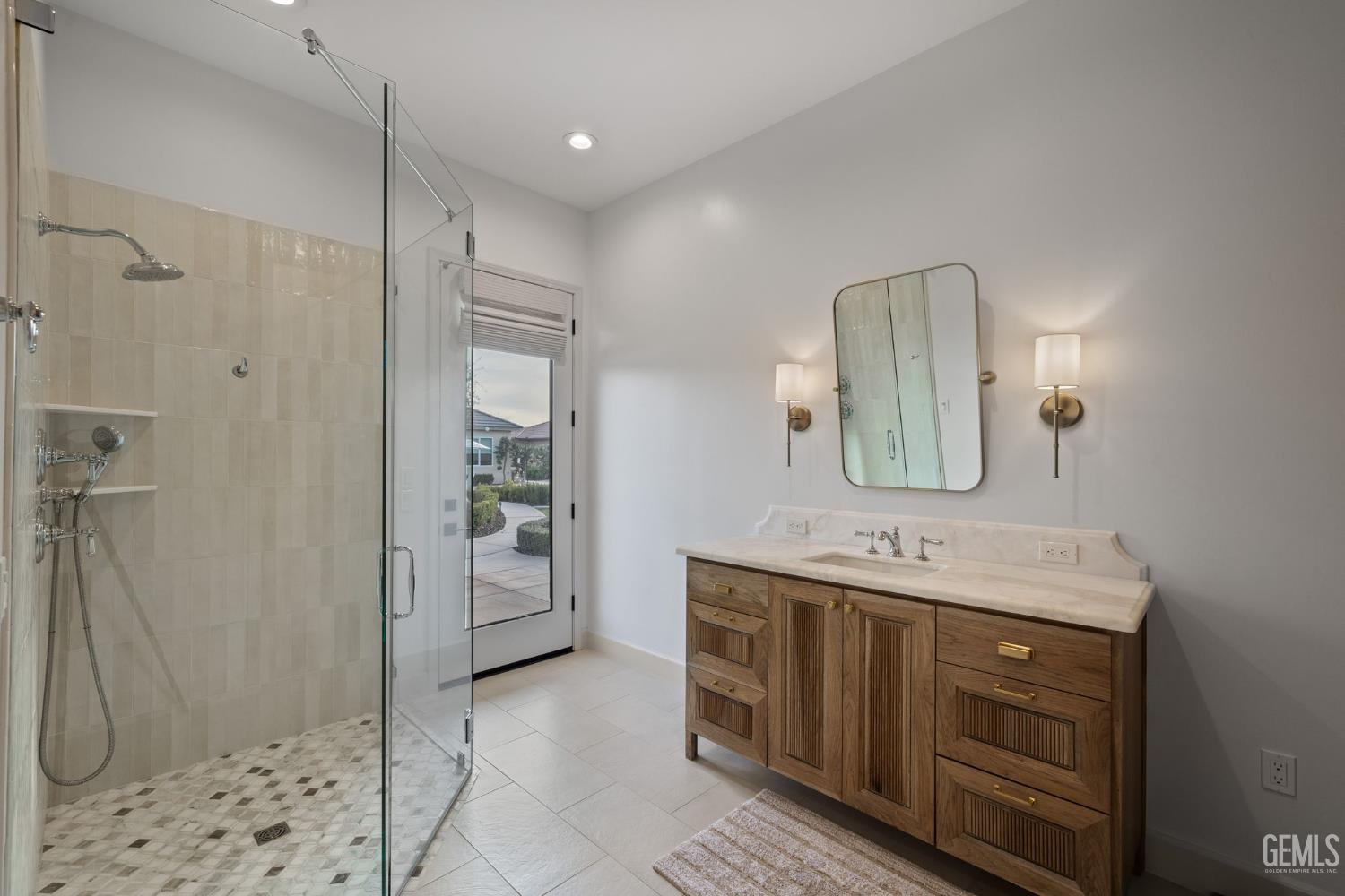 Bakersfield, California, 93314, United States, 5 Bedrooms Bedrooms, ,3 BathroomsBathrooms,Residential,Active,2019126