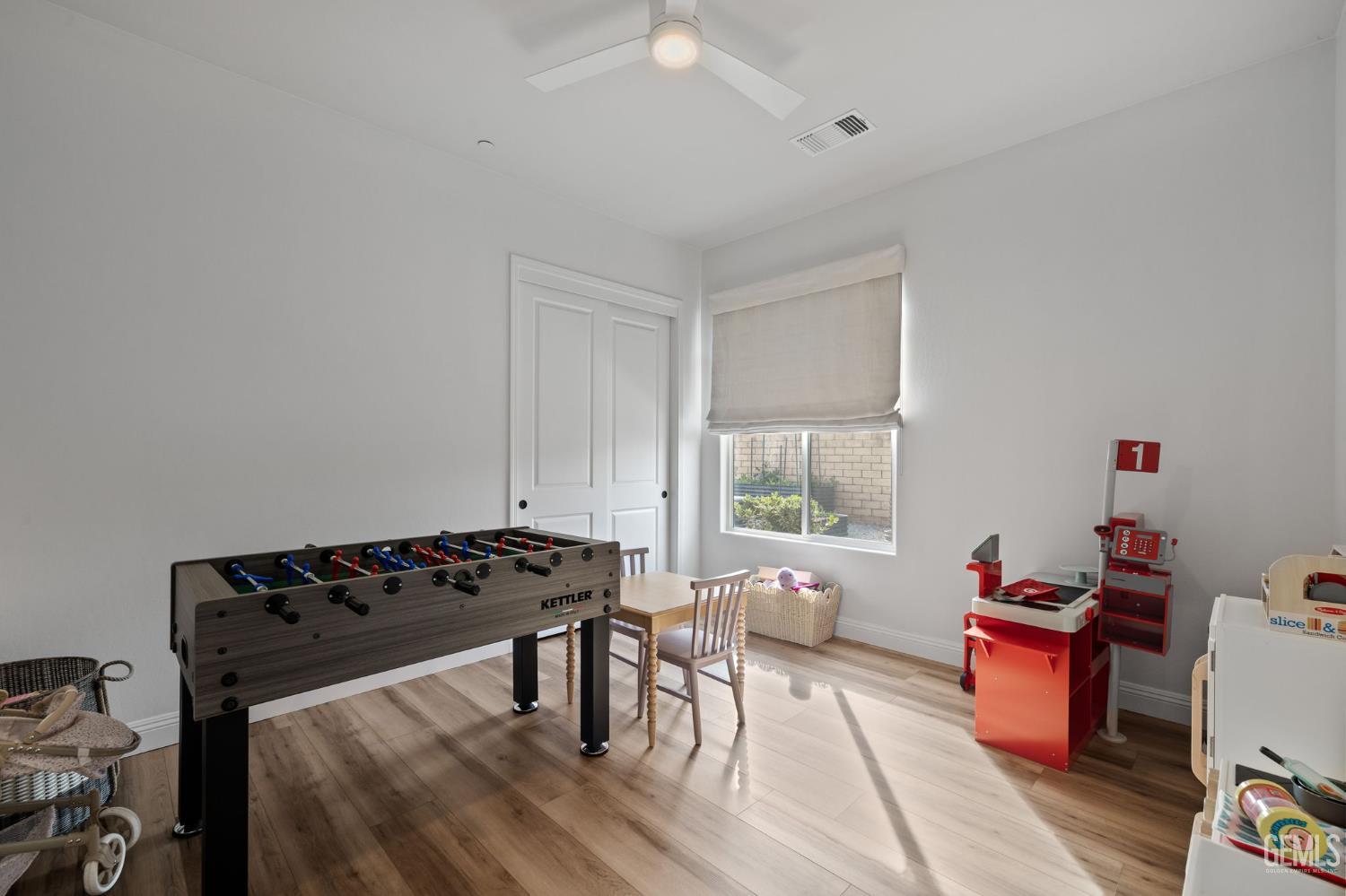 Bakersfield, California, 93314, United States, 5 Bedrooms Bedrooms, ,3 BathroomsBathrooms,Residential,Active,2019126