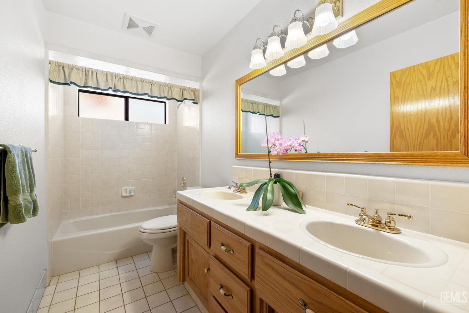 Bakersfield, California, 93308, United States, ,2 BathroomsBathrooms,Residential,Active,1839407