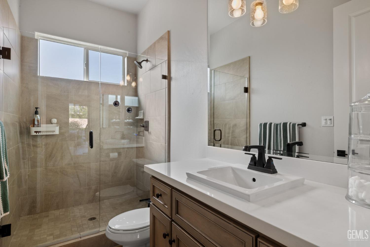 Bakersfield, California, 93314, United States, 5 Bedrooms Bedrooms, ,3 BathroomsBathrooms,Residential,Active,2019126