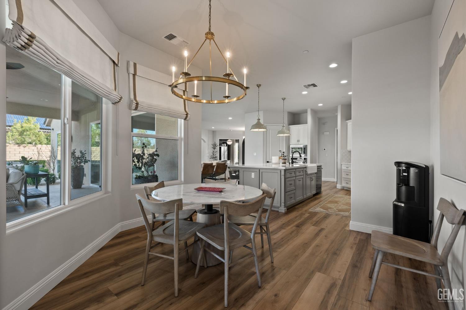 Bakersfield, California, 93314, United States, 5 Bedrooms Bedrooms, ,3 BathroomsBathrooms,Residential,Active,2019126