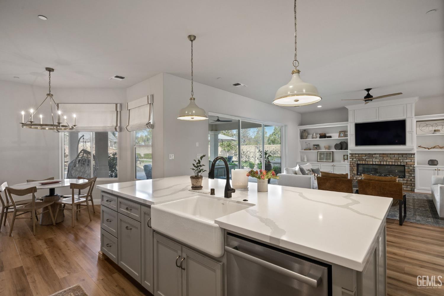 Bakersfield, California, 93314, United States, 5 Bedrooms Bedrooms, ,3 BathroomsBathrooms,Residential,Active,2019126