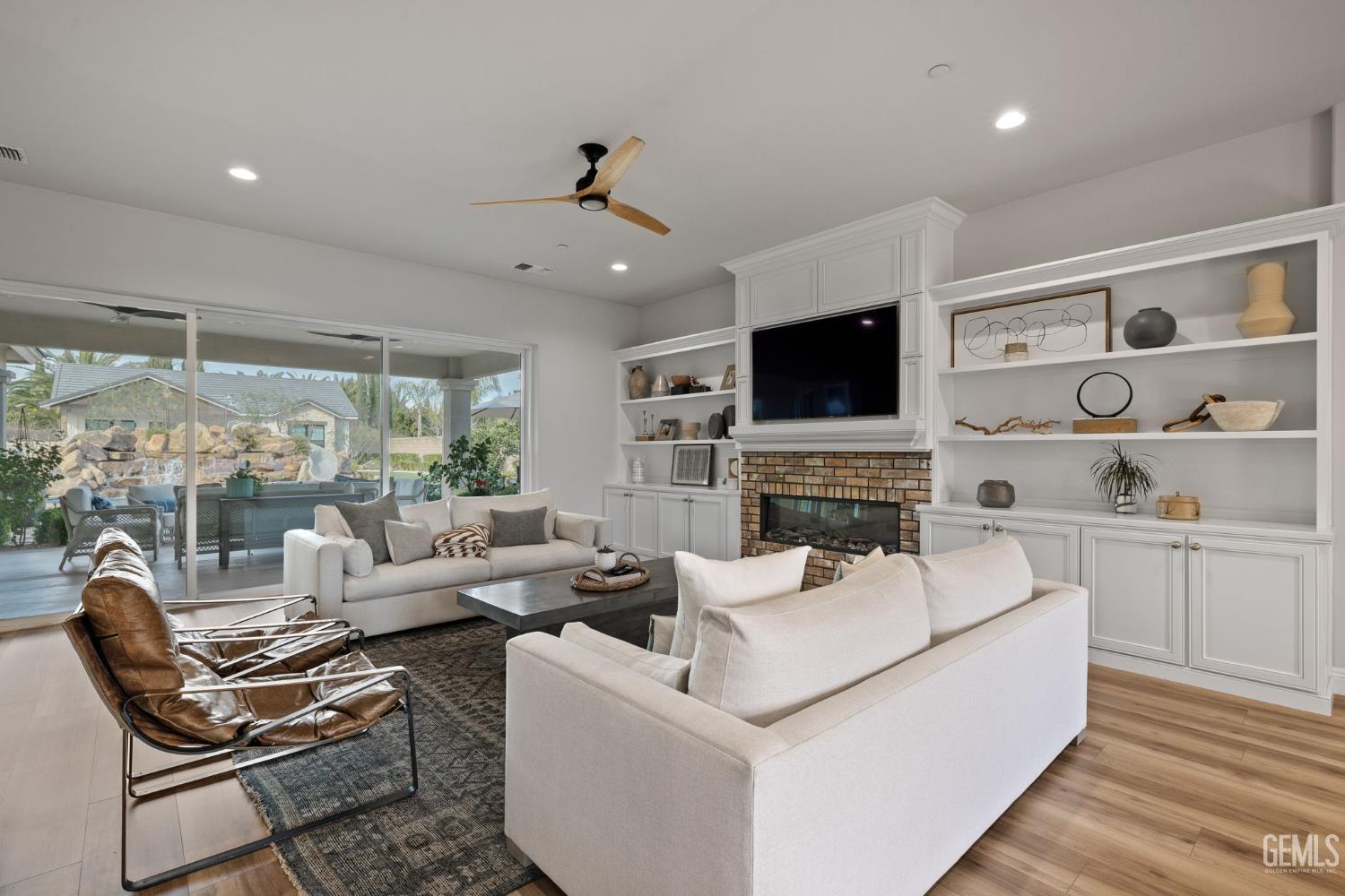 Bakersfield, California, 93314, United States, 5 Bedrooms Bedrooms, ,3 BathroomsBathrooms,Residential,Active,2019126