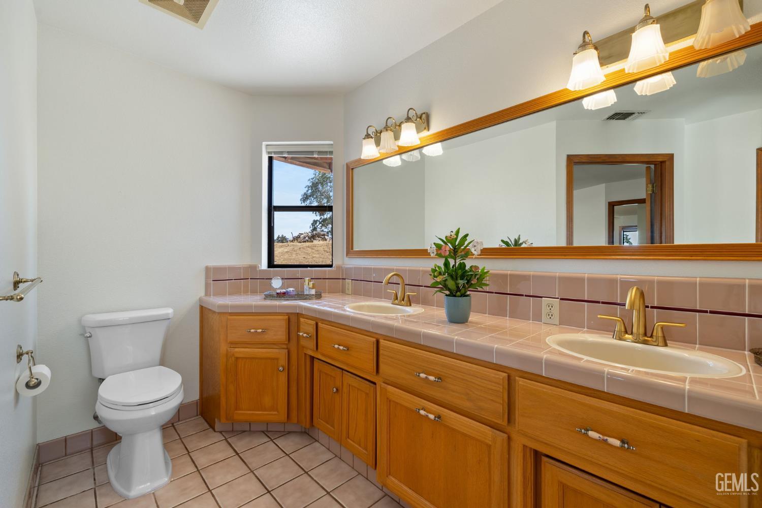 Bakersfield, California, 93308, United States, ,2 BathroomsBathrooms,Residential,Active,1839407