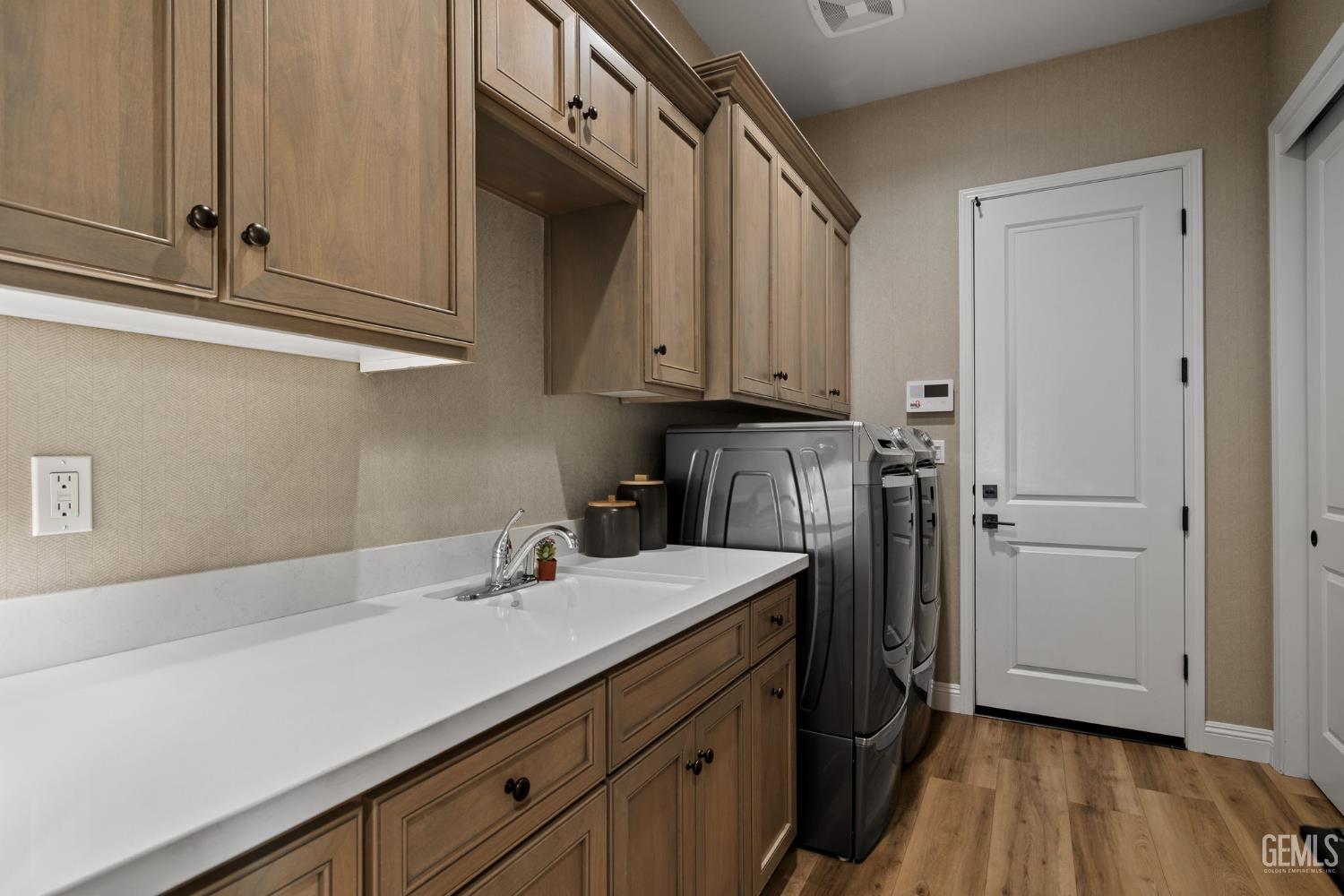 Bakersfield, California, 93314, United States, 5 Bedrooms Bedrooms, ,3 BathroomsBathrooms,Residential,Active,2019126