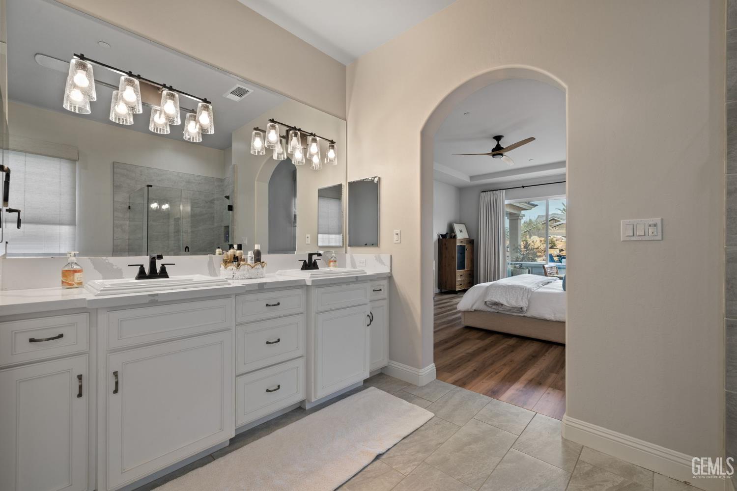 Bakersfield, California, 93314, United States, 5 Bedrooms Bedrooms, ,3 BathroomsBathrooms,Residential,Active,2019126