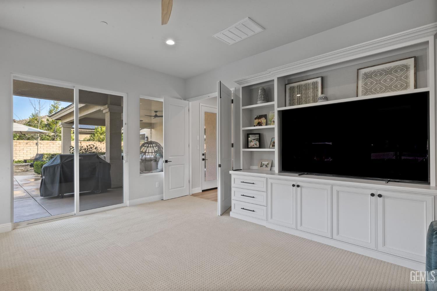 Bakersfield, California, 93314, United States, 5 Bedrooms Bedrooms, ,3 BathroomsBathrooms,Residential,Active,2019126