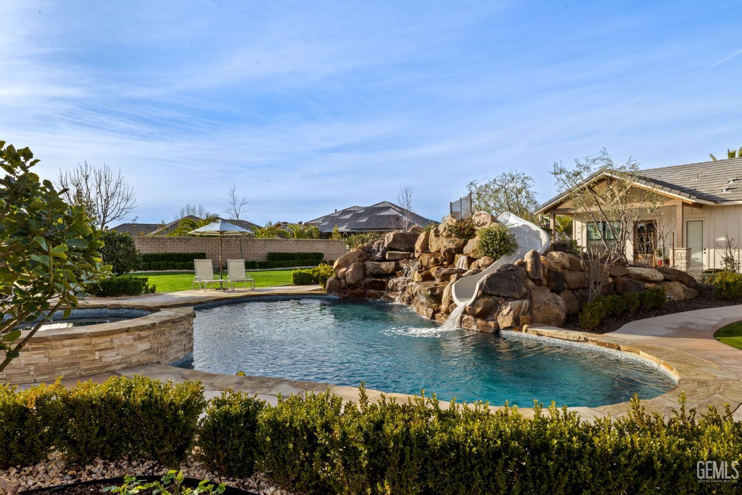 Bakersfield, California, 93314, United States, 5 Bedrooms Bedrooms, ,3 BathroomsBathrooms,Residential,Active,2019126