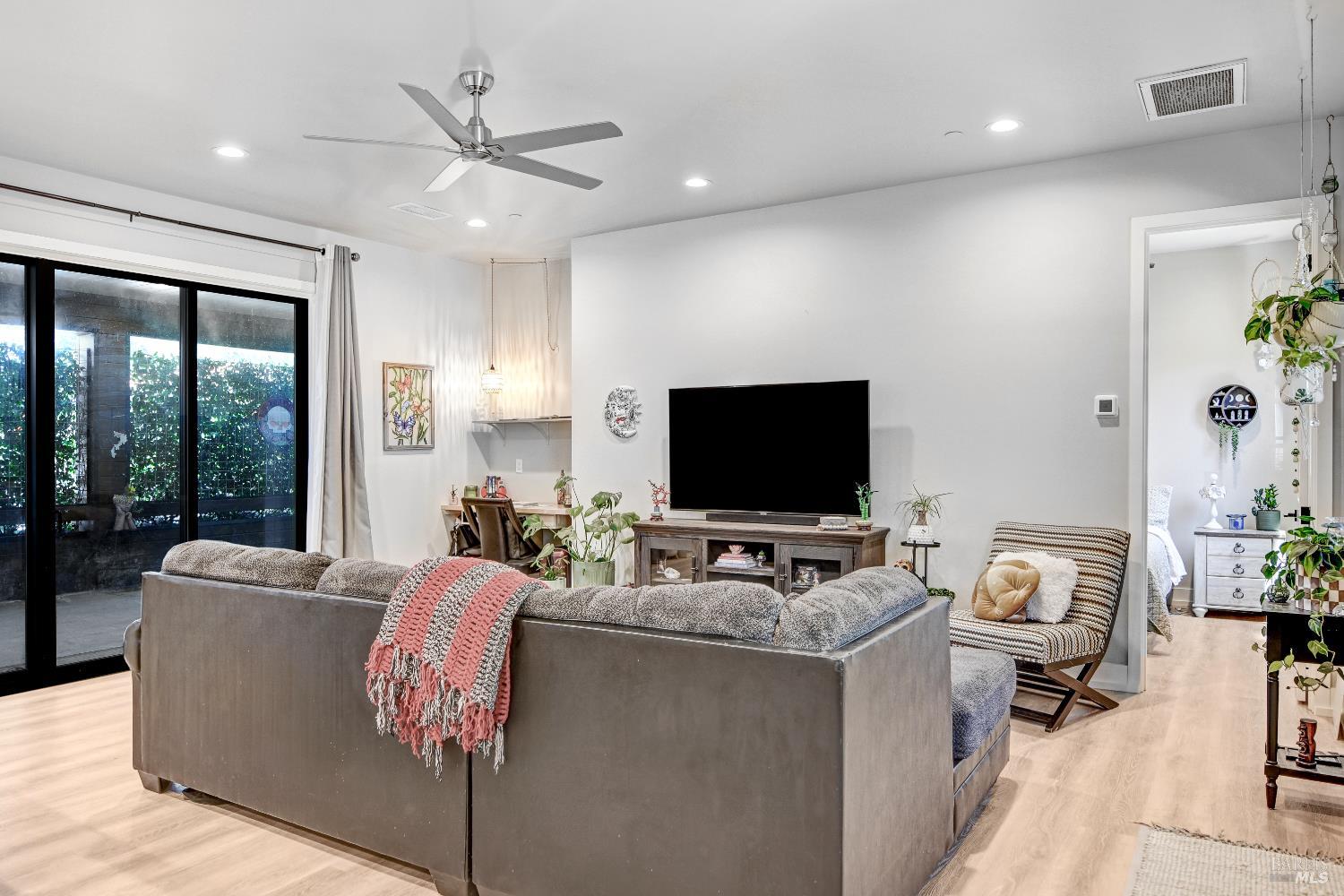 Glen Ellen, California, 95442, United States, 4 Bedrooms Bedrooms, ,7 BathroomsBathrooms,Residential,Active,1952057