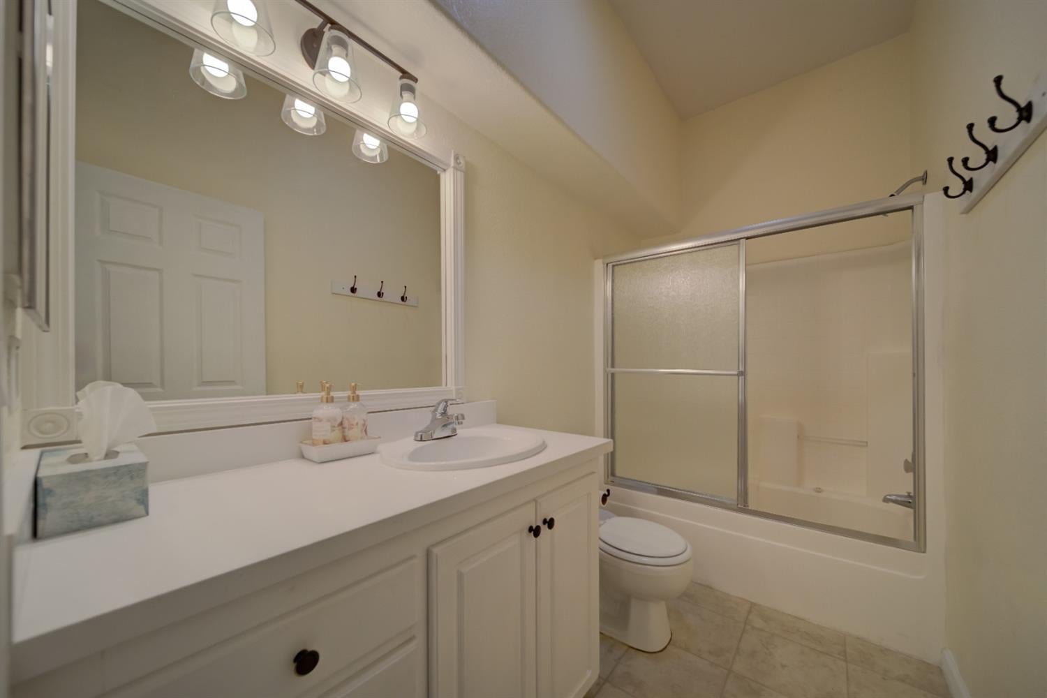 Esparto, California, 95627, United States, 4 Bedrooms Bedrooms, ,2 BathroomsBathrooms,Residential,Active,1723142