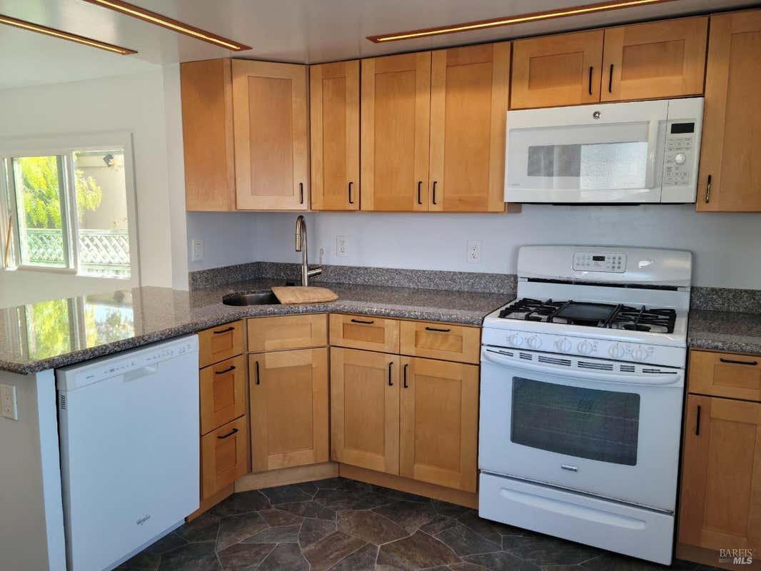 2130 REDWOOD HWY SPC D2