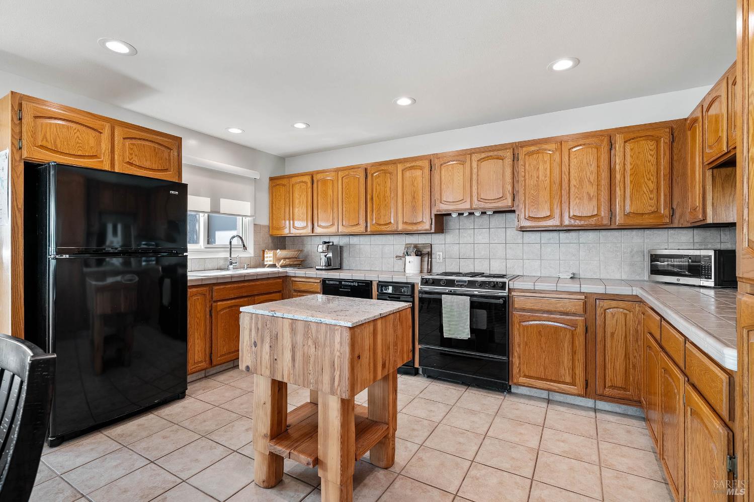 Kelseyville, California, 95451, United States, 4 Bedrooms Bedrooms, ,3 BathroomsBathrooms,Residential,Active,1915051