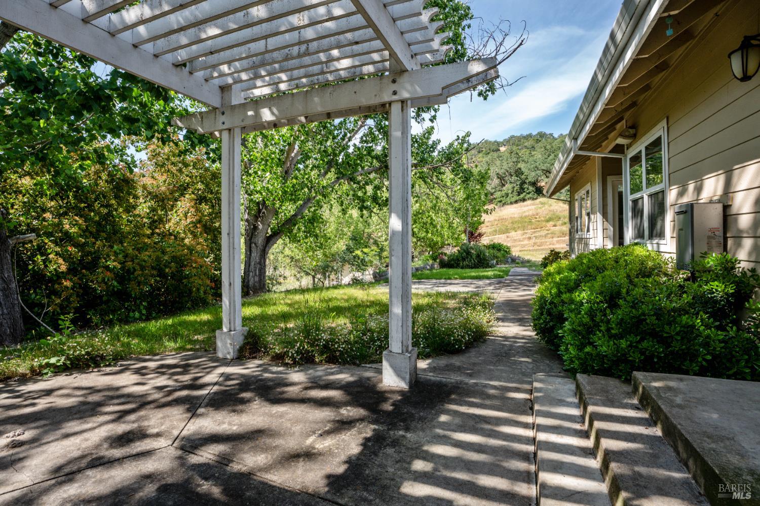 Hopland, California, 95449, United States, 3 Bedrooms Bedrooms, ,2 BathroomsBathrooms,Residential,Active,1821945