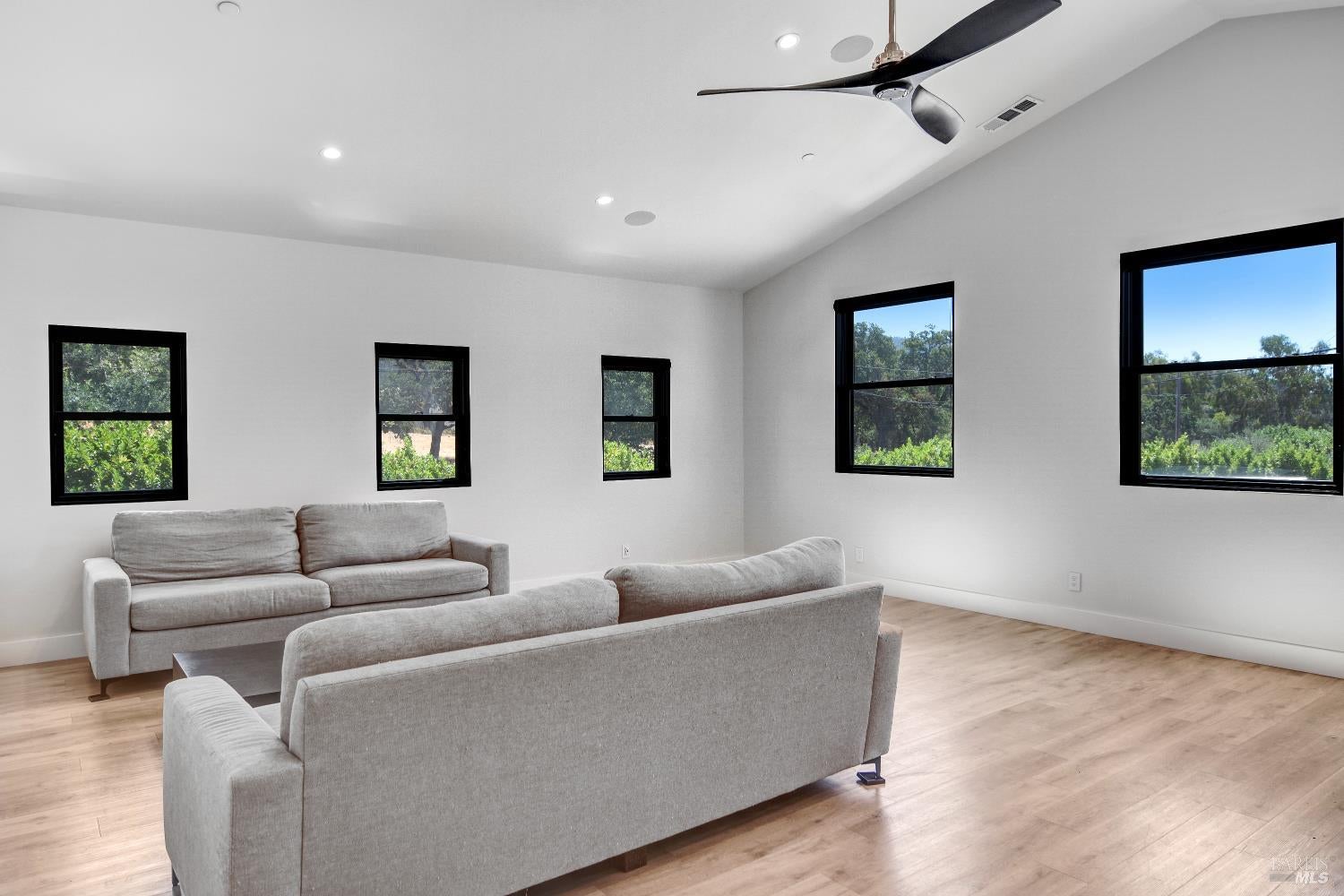 Glen Ellen, California, 95442, United States, 4 Bedrooms Bedrooms, ,7 BathroomsBathrooms,Residential,Active,1952057