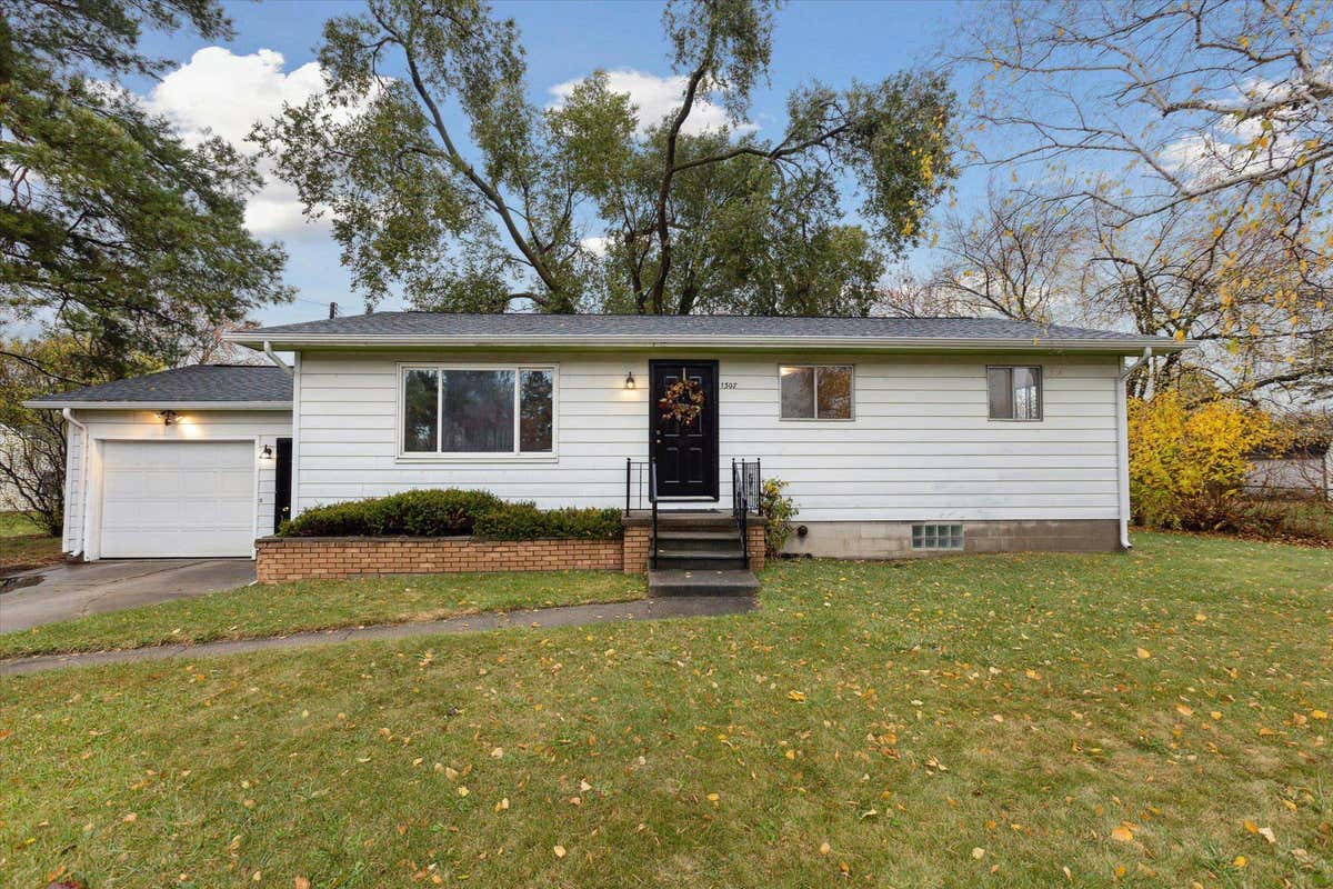 1307 MCGRAW ST, BAY CITY, MI 48708, photo 1 of 34