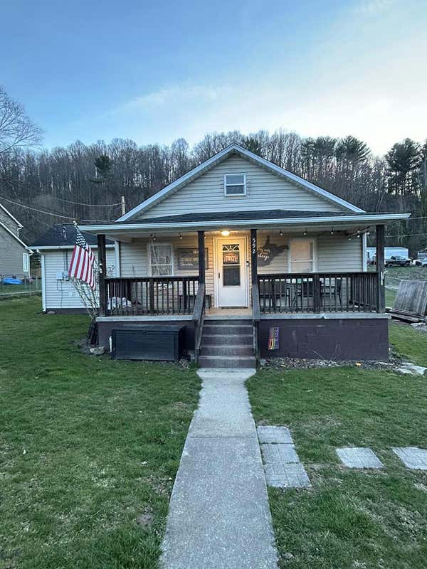 592 BLUE JAY DR, BEAVER, WV 25813, photo 1 of 21