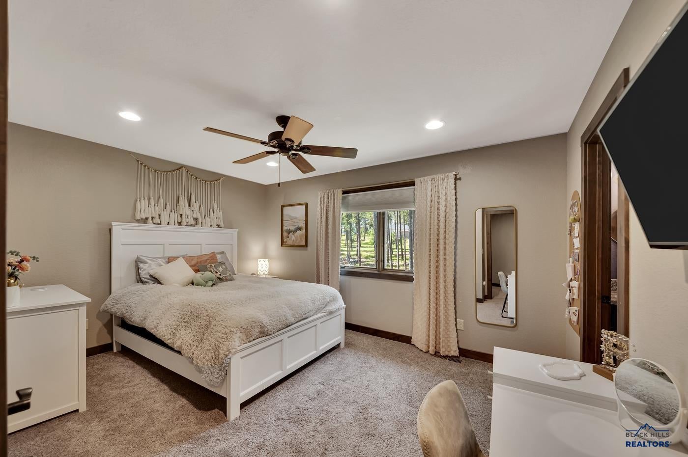Rapid City, South Dakota, 57702, United States, 4 Bedrooms Bedrooms, ,5 BathroomsBathrooms,Residential,Active,1929407