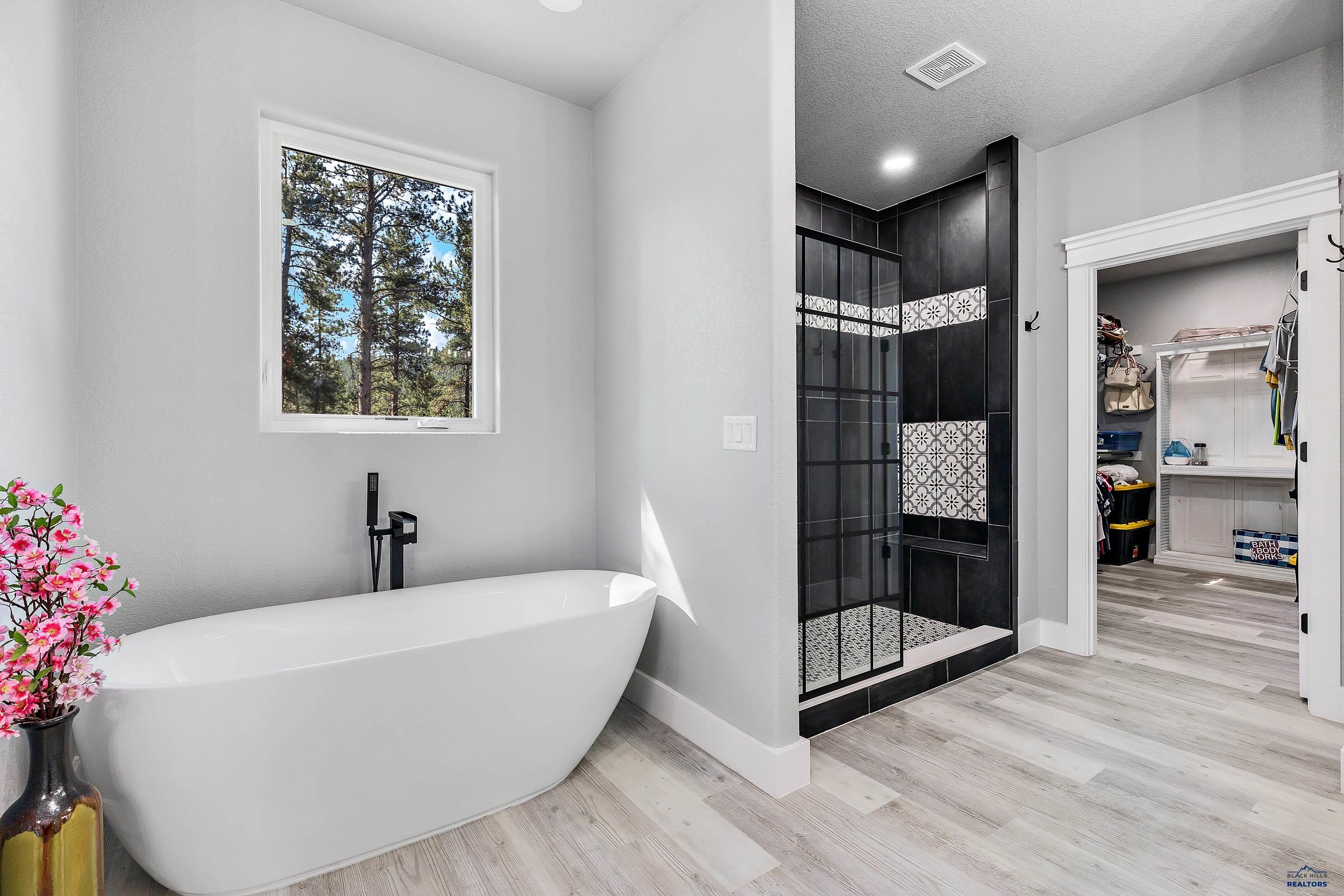 Rapid City, South Dakota, 57702, United States, 3 Bedrooms Bedrooms, ,4 BathroomsBathrooms,Residential,Active,1902956