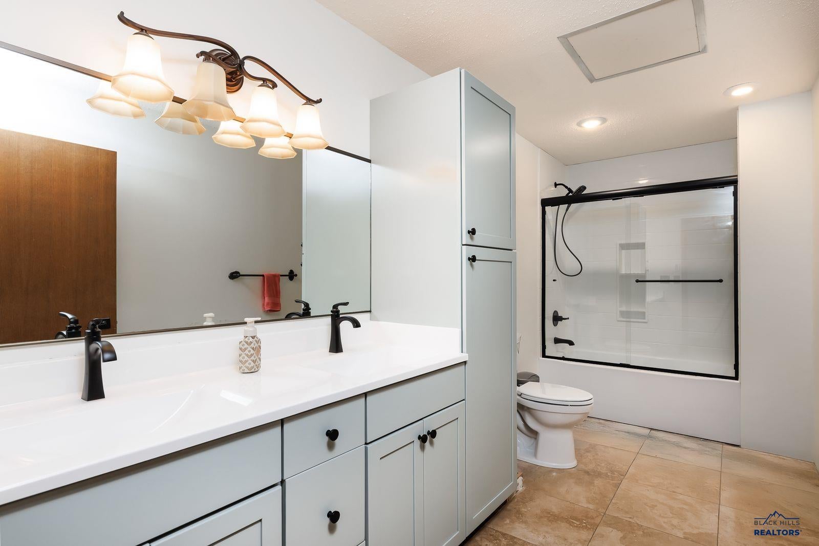 Rapid City, South Dakota, 57702, United States, 5 Bedrooms Bedrooms, ,5 BathroomsBathrooms,Residential,Active,2012231