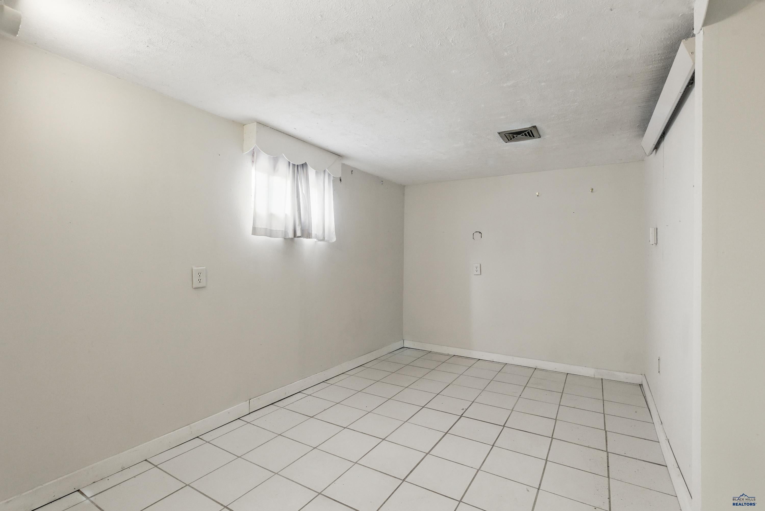 Rapid City, South Dakota, 57702, United States, 6 Bedrooms Bedrooms, ,6 BathroomsBathrooms,Residential,Active,1952058