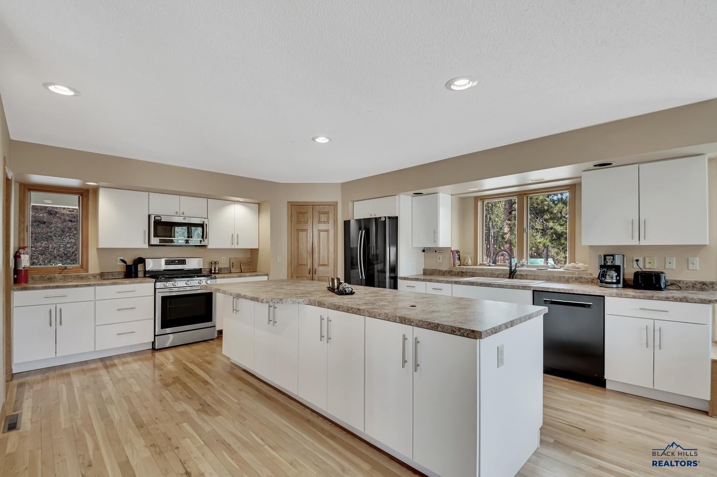 Rapid City, South Dakota, 57702, United States, 5 Bedrooms Bedrooms, ,3 BathroomsBathrooms,Residential,Active,1764101