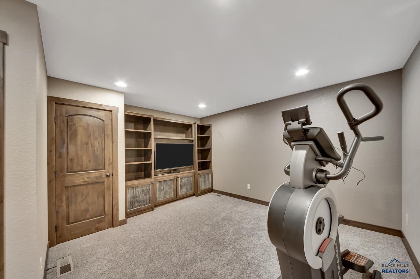 Rapid City, South Dakota, 57702, United States, 4 Bedrooms Bedrooms, ,5 BathroomsBathrooms,Residential,Active,1929407