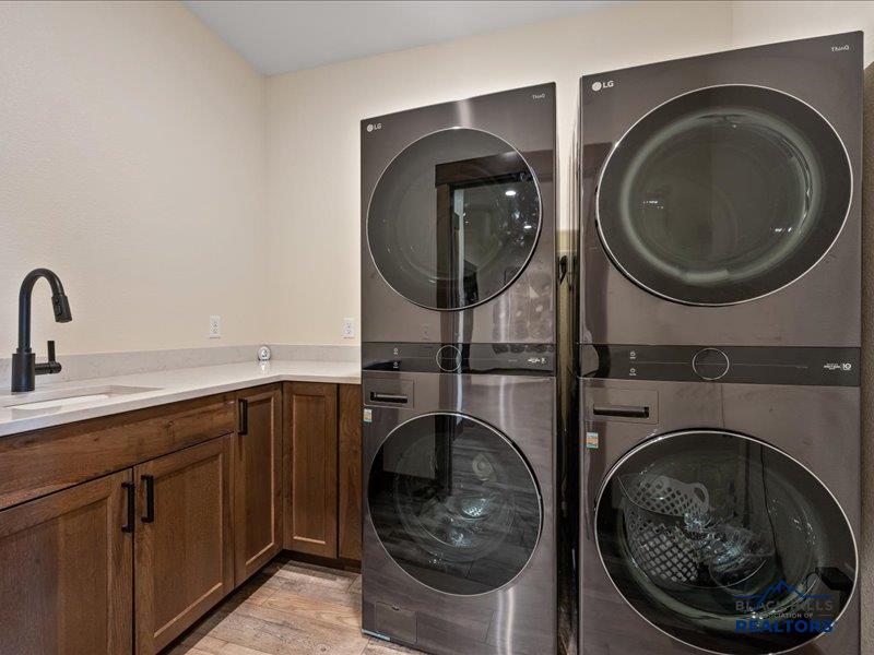 Lead, South Dakota, 57754, United States, ,5 BathroomsBathrooms,Residential,Active,2002332