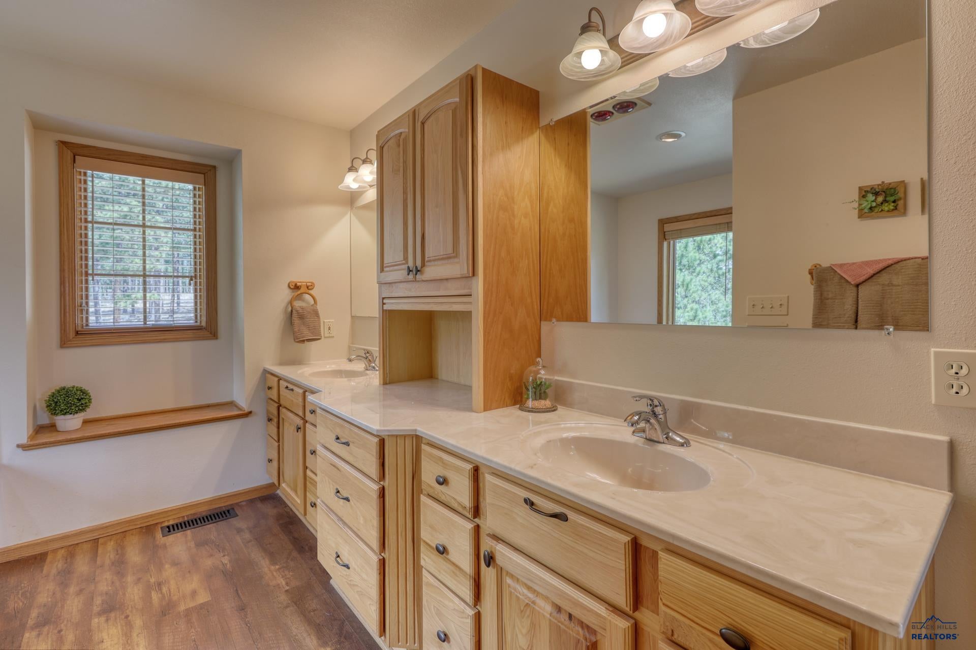 Rapid City, South Dakota, 57702, United States, 4 Bedrooms Bedrooms, ,3 BathroomsBathrooms,Residential,Active,1899194