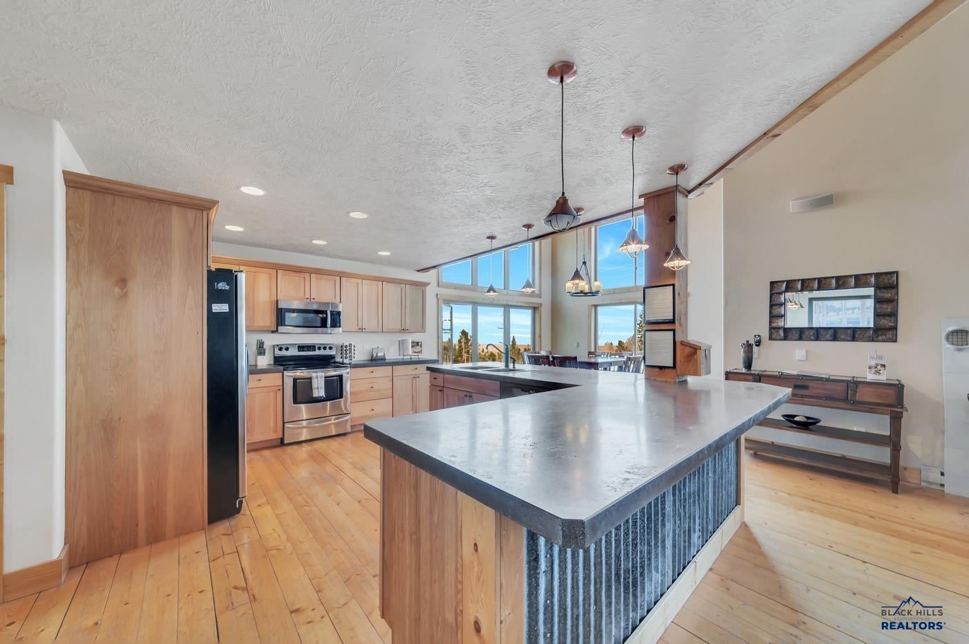 Lead, South Dakota, 57754, United States, 3 Bedrooms Bedrooms, ,3 BathroomsBathrooms,Residential,Contingent,2007221