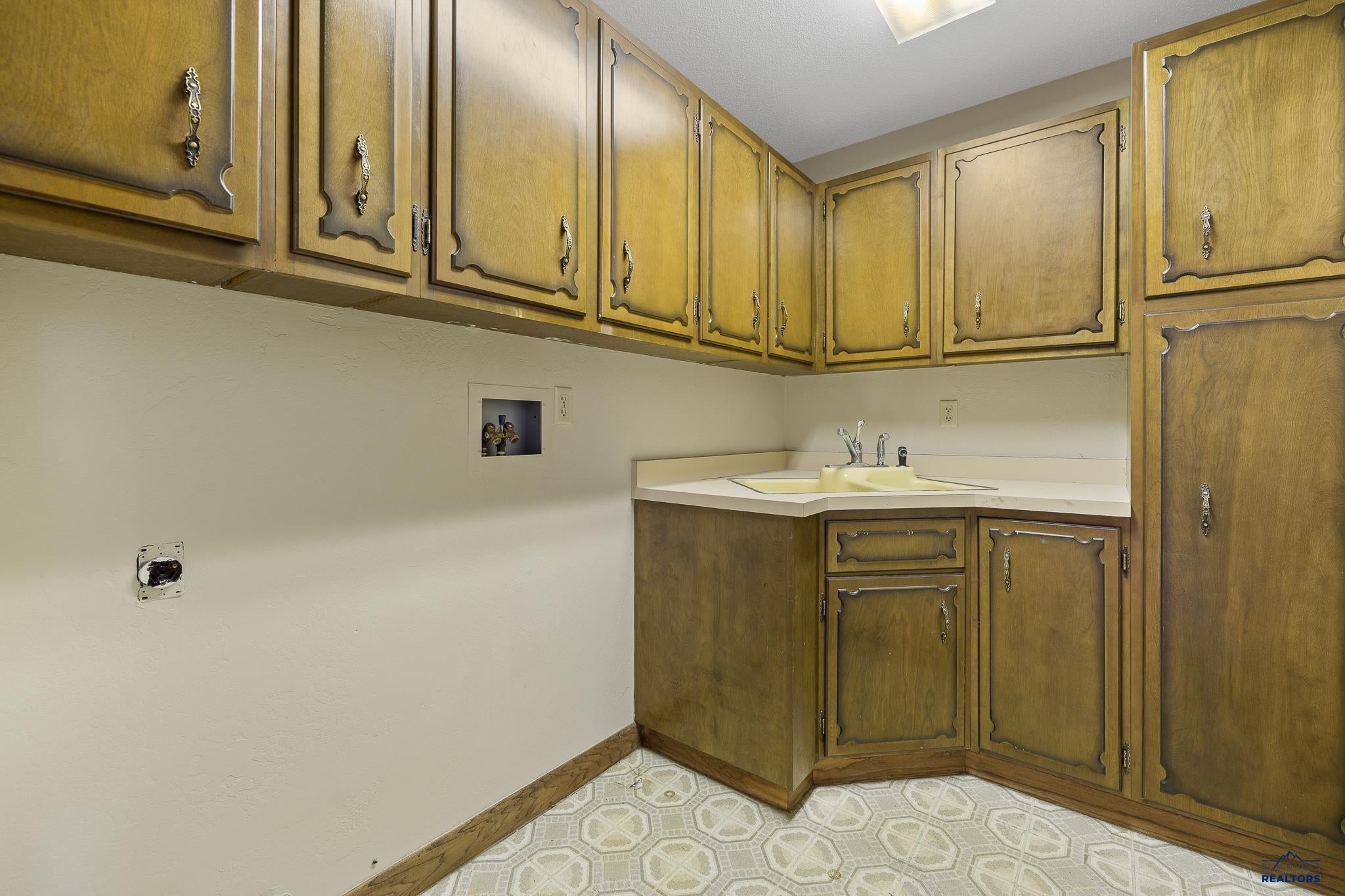 Rapid City, South Dakota, 57702, United States, 4 Bedrooms Bedrooms, ,6 BathroomsBathrooms,Residential,Contingent,1820846