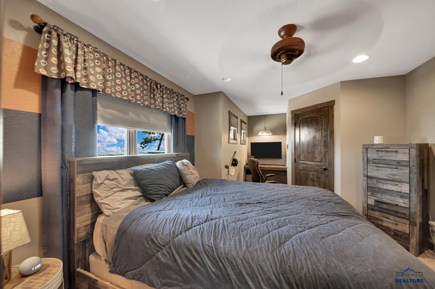 Rapid City, South Dakota, 57702, United States, 4 Bedrooms Bedrooms, ,5 BathroomsBathrooms,Residential,Active,1929407