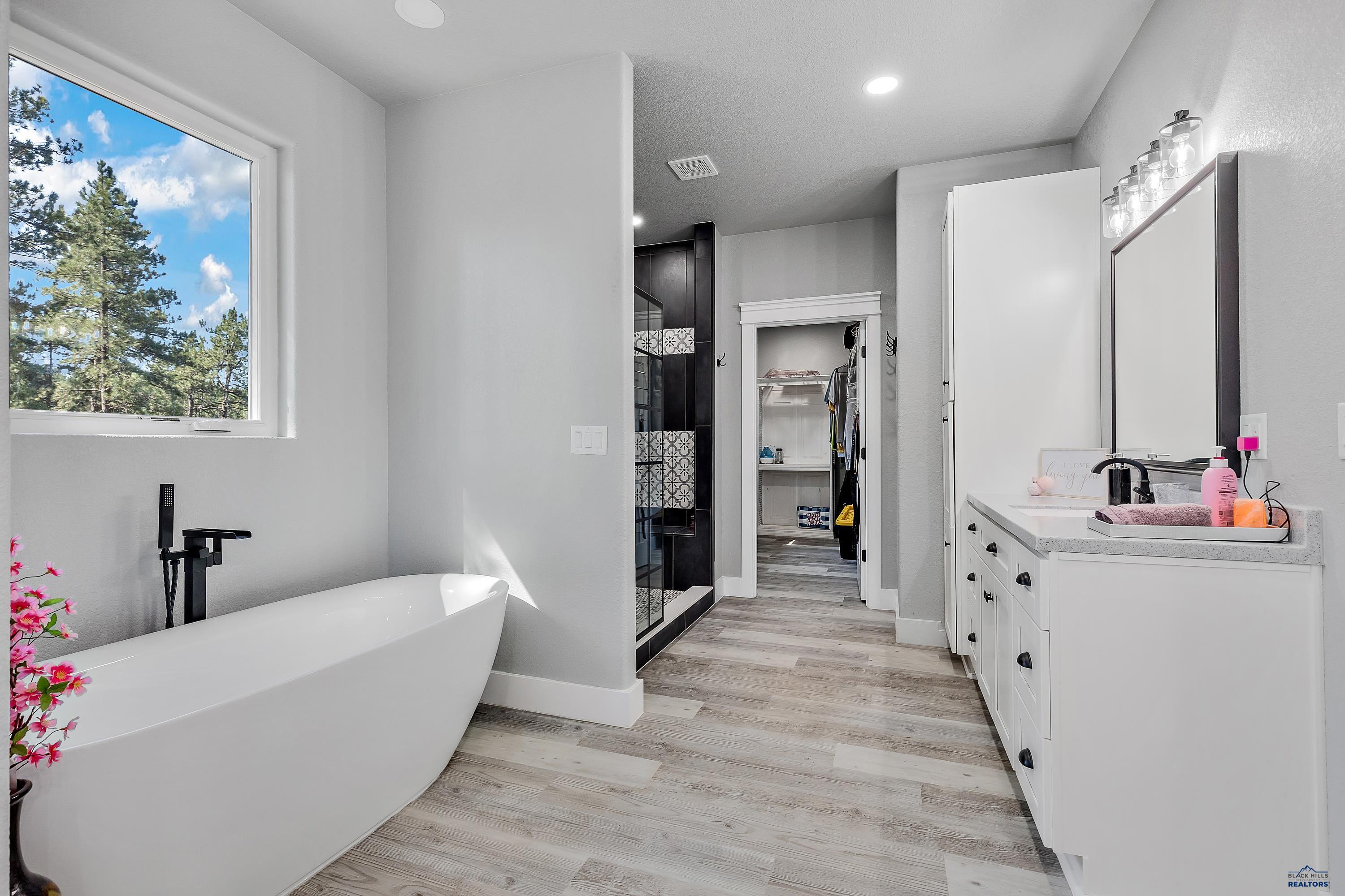 Rapid City, South Dakota, 57702, United States, 3 Bedrooms Bedrooms, ,4 BathroomsBathrooms,Residential,Active,1902956
