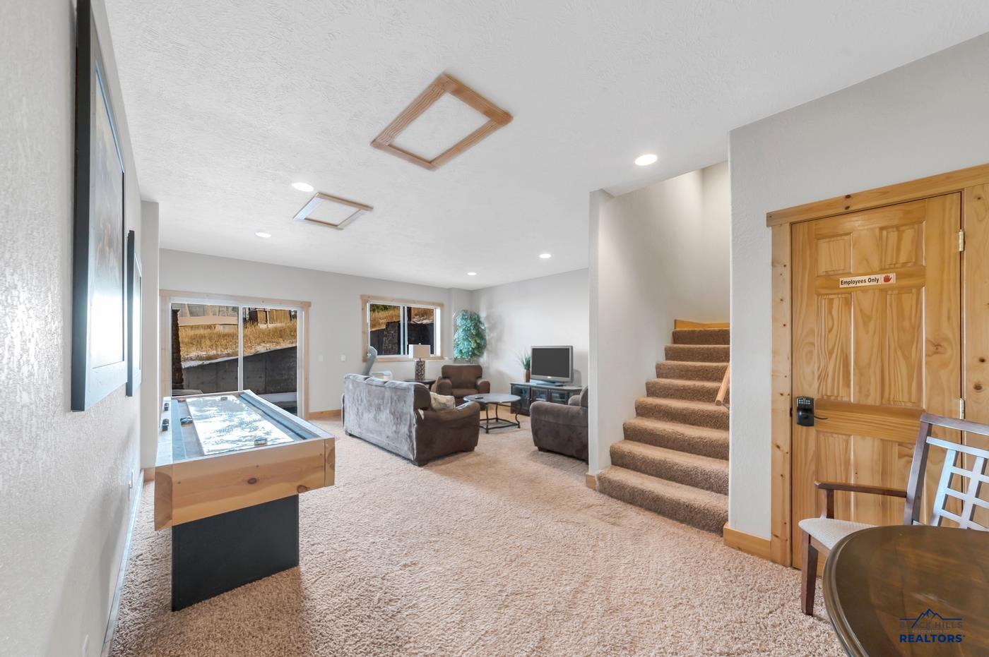 Lead, South Dakota, 57754, United States, 3 Bedrooms Bedrooms, ,3 BathroomsBathrooms,Residential,Contingent,2007221