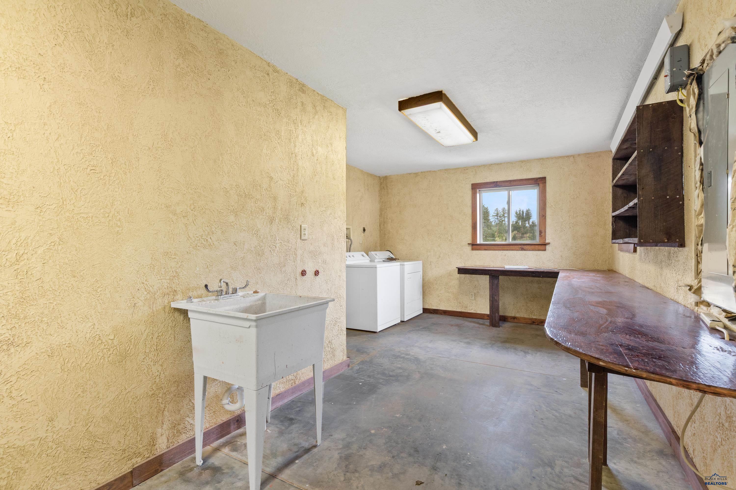 Rapid City, South Dakota, 57702, United States, 6 Bedrooms Bedrooms, ,6 BathroomsBathrooms,Residential,Active,1952058