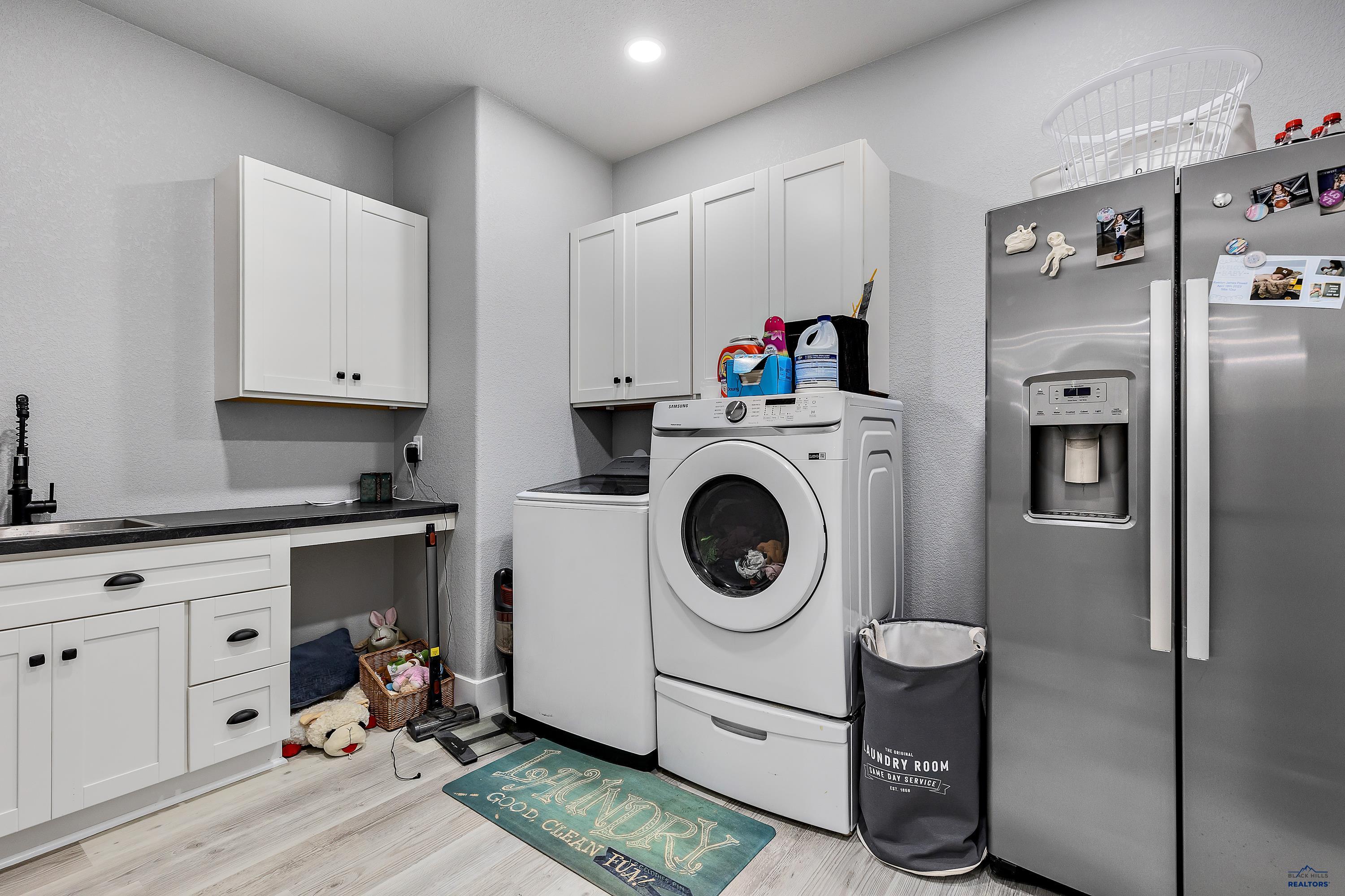 Rapid City, South Dakota, 57702, United States, 3 Bedrooms Bedrooms, ,4 BathroomsBathrooms,Residential,Active,1902956