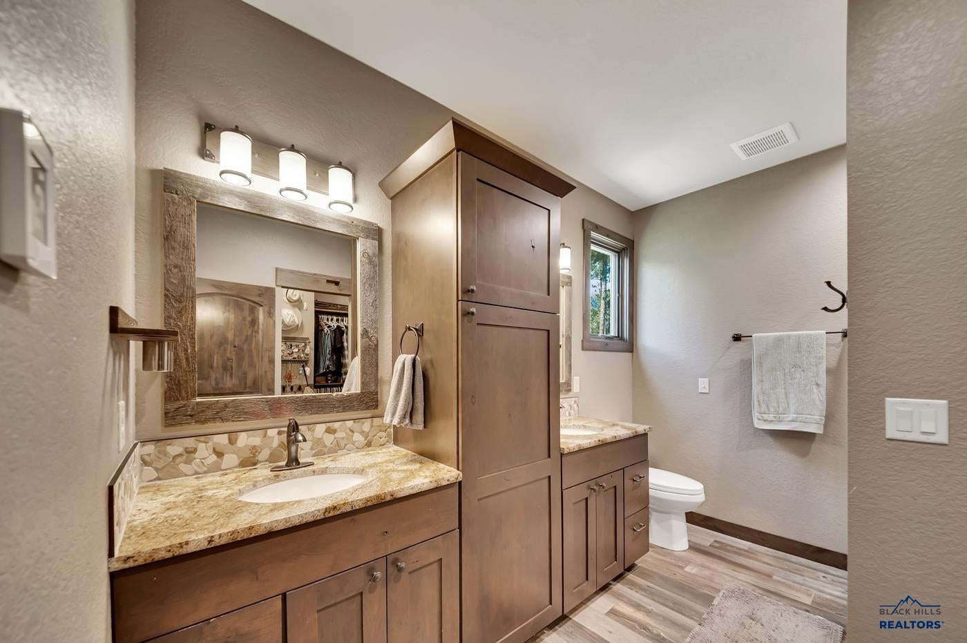 Rapid City, South Dakota, 57702, United States, 4 Bedrooms Bedrooms, ,5 BathroomsBathrooms,Residential,Active,1929407