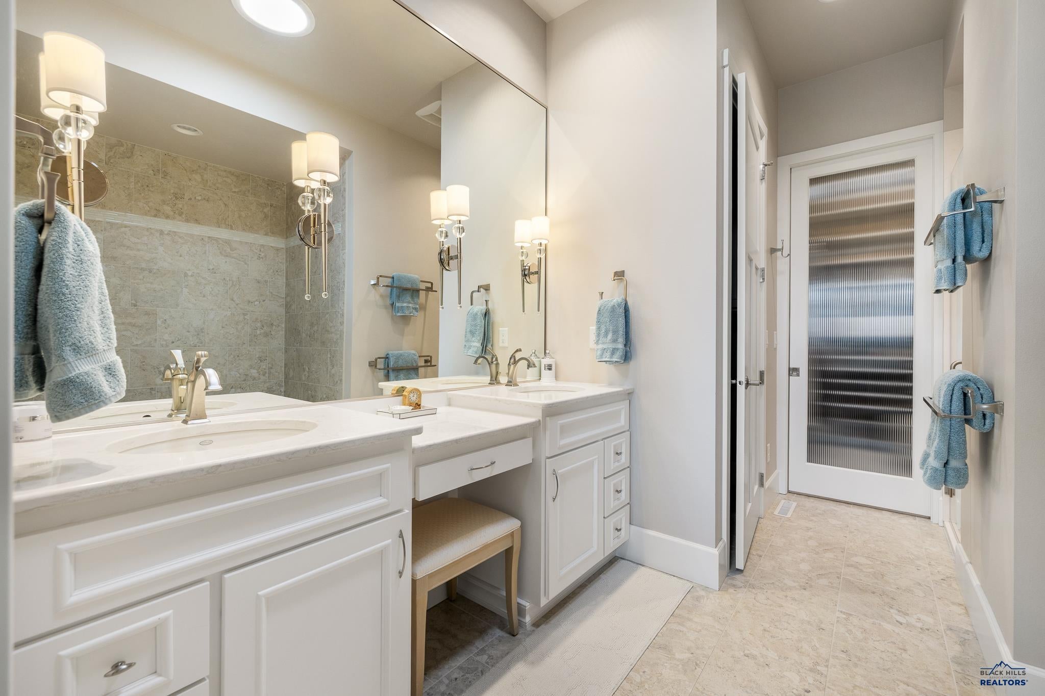 Rapid City, South Dakota, 57701, United States, 3 Bedrooms Bedrooms, ,4 BathroomsBathrooms,Residential,Active,1973540