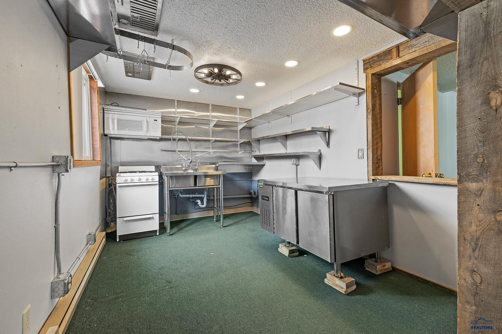 Rapid City, South Dakota, 57702, United States, 4 Bedrooms Bedrooms, ,6 BathroomsBathrooms,Residential,Contingent,1820846