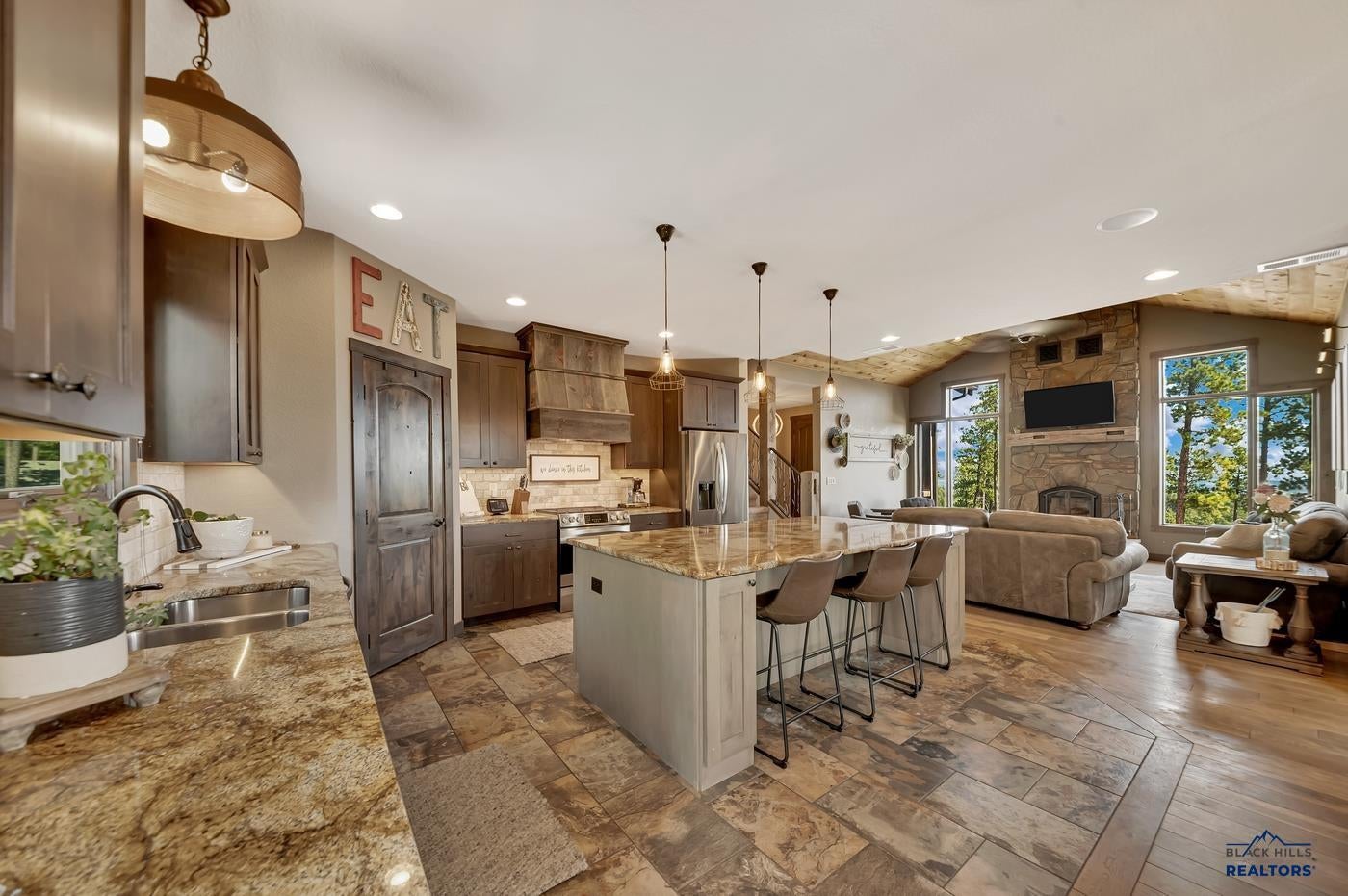 Rapid City, South Dakota, 57702, United States, 4 Bedrooms Bedrooms, ,5 BathroomsBathrooms,Residential,Active,1929407
