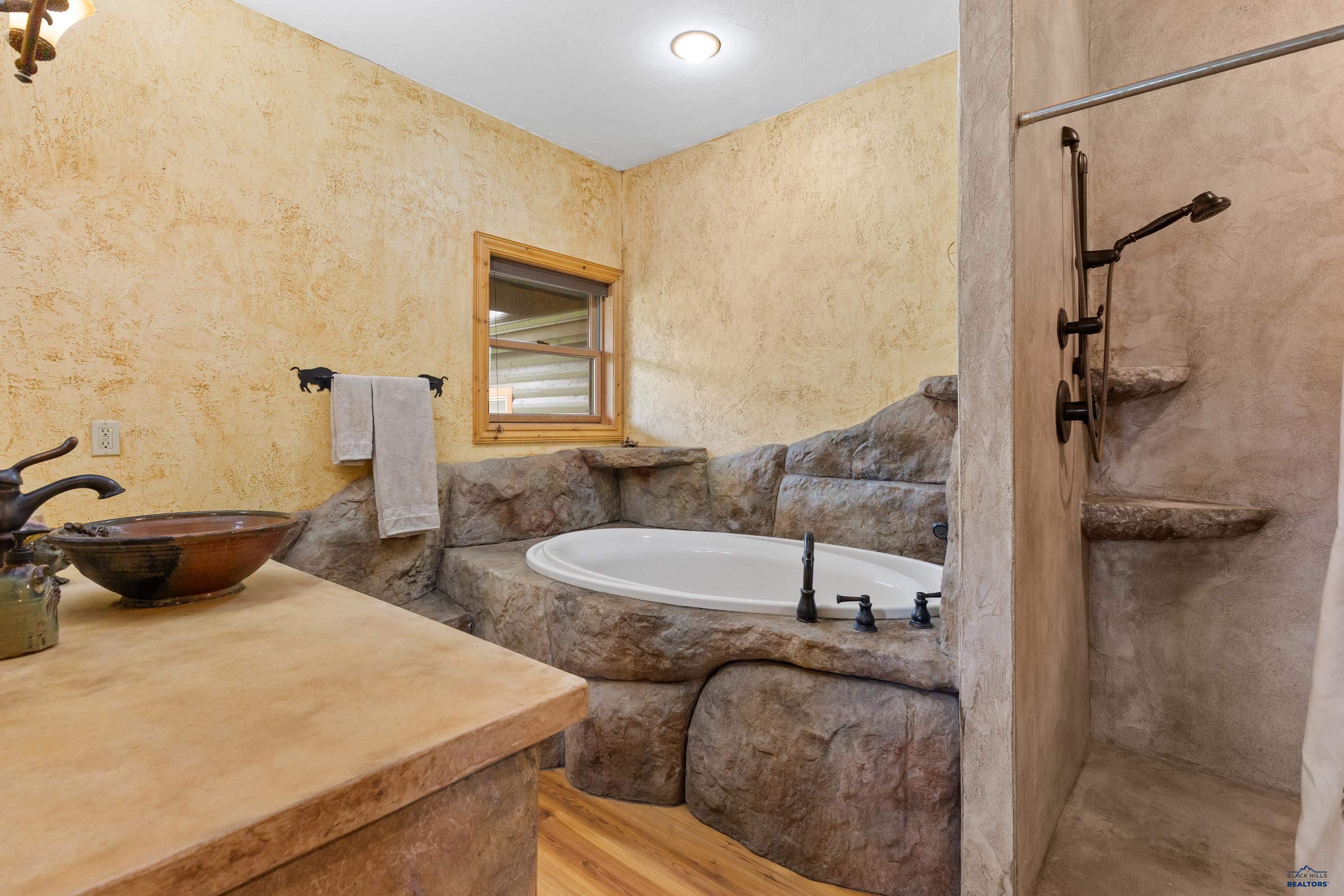 Rapid City, South Dakota, 57702, United States, 6 Bedrooms Bedrooms, ,6 BathroomsBathrooms,Residential,Active,1952058