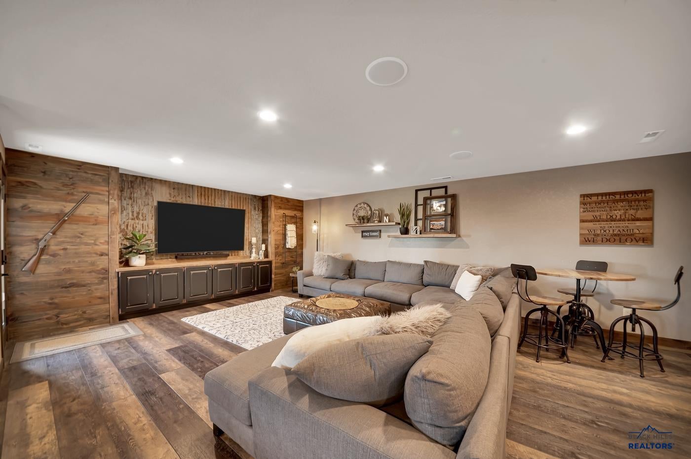Rapid City, South Dakota, 57702, United States, 4 Bedrooms Bedrooms, ,5 BathroomsBathrooms,Residential,Active,1929407