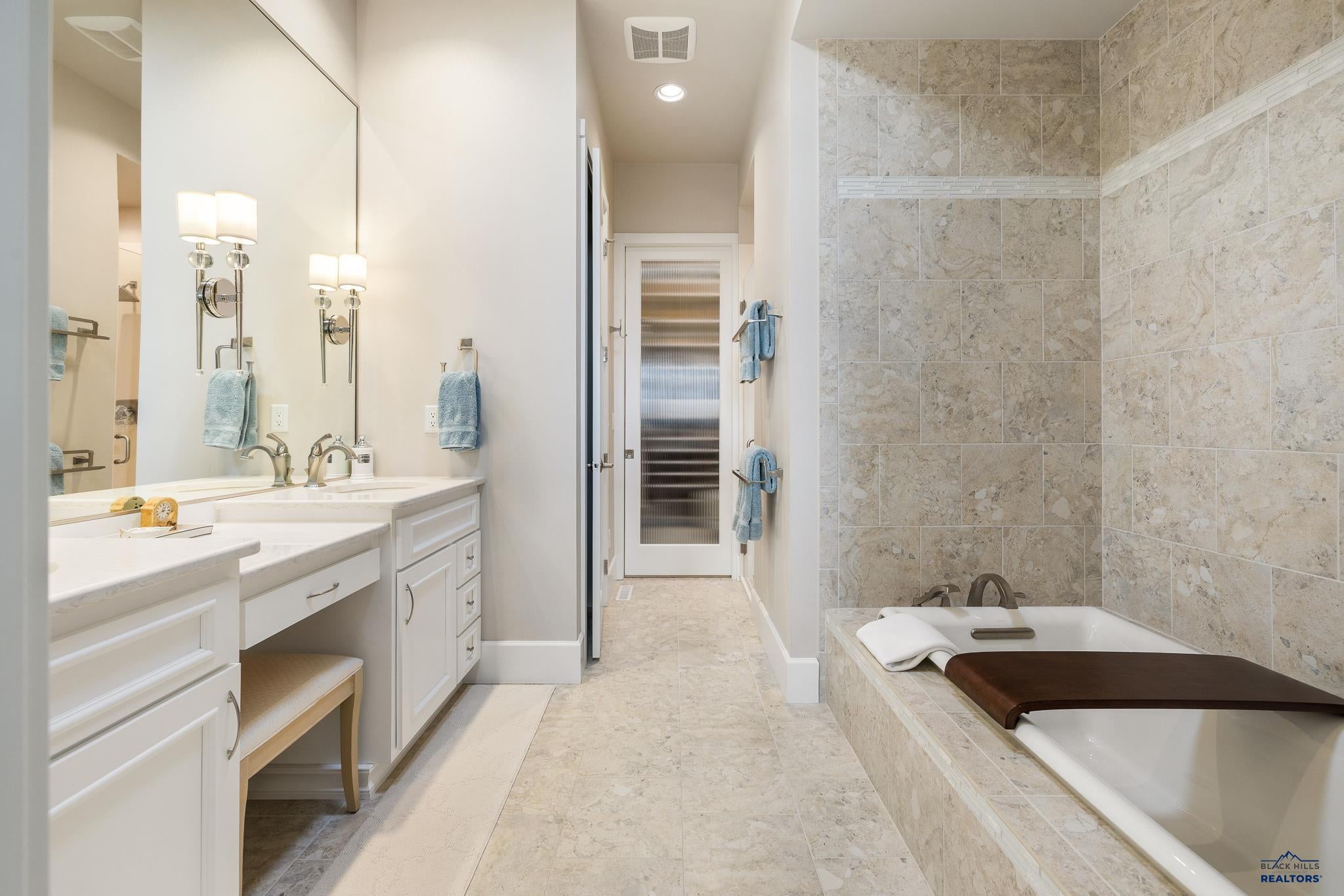 Rapid City, South Dakota, 57701, United States, 3 Bedrooms Bedrooms, ,4 BathroomsBathrooms,Residential,Active,1973540